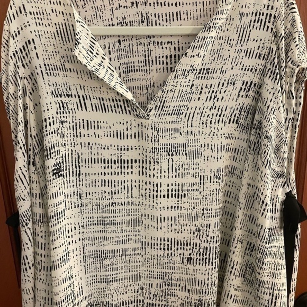 Ivanka Trump blouse — split shoulder, trumpet sleeve - Picture 6 of 7